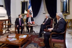 Tổng thống Piñera tiếp Đại sứ Nguyễn Ngọc Sơn. (Ảnh: Roberto Oyarce)