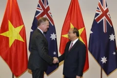 Thủ tướng Nguyễn Xuân Phúc tiếp ông Tony Smith, Chủ tịch Hạ viện Australia đang thăm chính thức Việt Nam. (Ảnh: Thống Nhất/TTXVN)