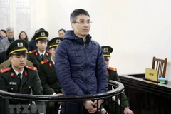 Bị cáo Giang Kim Đạt, nguyên quyền Trưởng phòng kinh doanh Vinashinlines đứng trước vành móng ngựa trong phiên tòa sơ thẩm hồi tháng 1. (Ảnh: Doãn Tấn/TTXVN)