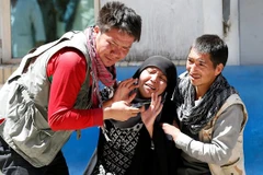 Người thân của một nạn nhân trong vụ đánh bom đang gào khóc. (Nguồn: Reuters)