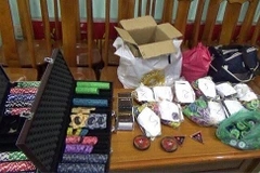 Phá ổ cờ bạc bằng hình thức đánh bài Poker, tạm giữ 21 đối tượng 