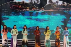 Các thí sinh tại đêm bán kết cuộc thi Hoa hậu biển Việt Nam toàn cầu 2018. (Ảnh: Lê Sen/TTXVN)