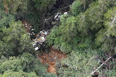 Hiện trường nơi trực thăng gặp nạn. (Nguồn: Kyodo)