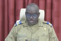 Người phát ngôn chính quyền quân sự Niger Amadou Abdramane phát biểu tại thủ đô Niamey. (Ảnh: Getty Images/TTXVN)