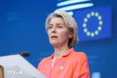 Chủ tịch Ủy ban châu Âu (EC) Ursula von der Leyen phát biểu trong một cuộc họp báo ở Brussels, Bỉ. (Ảnh: THX/TTTXVN)