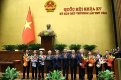 Lãnh đạo Đảng, Nhà nước tặng hoa chúc mừng các tân Phó Thủ tướng, Bộ trưởng, Chánh án Tòa án Nhân dân tối cao, Viện trưởng Viện Kiểm sát Nhân sân tối cao. (Ảnh: TTXVN)