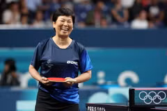 Vận động viên bóng bàn Ni Xialian thi đấu tại vòng loại Olympic Paris 2024. (Ảnh: THX/TTXVN)