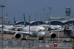 Máy bay Cathay Pacific đỗ tại Sân bay quốc tế Hong Kong. (Nguồn: Reuters)