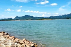 Chất lượng nước sạch tại hồ Rào Đá (xã Trường Xuân, huyện Quảng Ninh) đạt trong giới hạn cho phép. (Ảnh: TTXVN phát)
