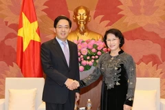 Chủ tịch Quốc hội Nguyễn Thị Kim Ngân tiếp Đại sứ Hồng Tiểu Dũng. (Ảnh: Trọng Đức/TTXVN)