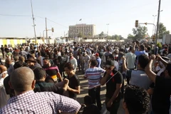 Hàng nghìn người biểu tình tụ tập tại trung tâm thủ đô Baghdad. (Nguồn: EPA/TTXVN)
