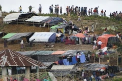 Người Hồi giáo Rohingya tại trại tị nạn Thyangkhali gần làng Gumdhum, Bangladesh, ngày 16/9. (Nguồn: AFP/TTXVN)