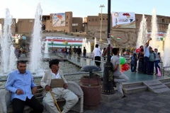 Người dân dạo chơi tại khu thành cổ ở Arbil,thủ phủ Khu tự trị người Kurd ở miền bắc Iraq ngày 23/9. (Nguồn: AFP/TTXVN)