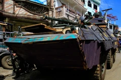 Binh sỹ Philippines tuần tra tại Marawi. (Nguồn: EPA/TTXVN)