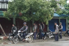 Cảnh sát Myanmar tuần tra tại thị trấn Maungdaw, bang Rakhine ngày 31/8. (Nguồn: AFP/TTXVN)