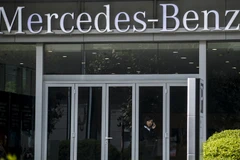 Một đại lý bán lẻ của Mercedes-Benz ở Thượng Hải, Trung Quốc n)gày 29/3. (Nguồn: AFP/TTXVN
