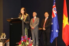 Bộ trưởng phụ trách Phát triển Quốc tế và Thái Bình Dương của Australia Fierrawanti-Wells phát biểu tại buổi lễ. (Ảnh: Khánh Linh/Vietnam+)
