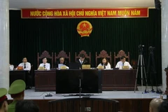 Hội đồng xét xử. (Ảnh: Nguyễn Cúc/Vietnam+)