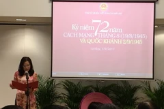 Đại sứ Ngô Thị Hòa phát biểu tại lễ kỷ niệm. (Ảnh do Đại sứ quán Việt Nam tại Hà Lan cung cấp)