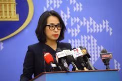 Người phát ngôn Bộ Ngoại giao Phạm Thu Hằng trả lời câu hỏi của phóng viên trong nước và quốc tế. (Ảnh: Văn Điệp/TTXVN)