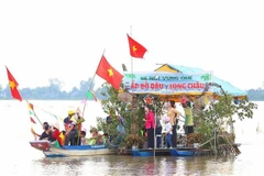 Các bè nổi trang trí đẹp, ấn tượng, đảm bảo các tiêu chí do Ban Tổ chức đưa ra sẽ được chọn trao giải tại ngày hội. (Ảnh: Công Mạo/TTXVN)
