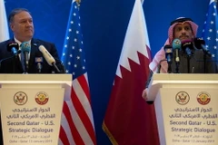 Ngoại trưởng Mỹ Mike Pompeo và người đồng cấp Qatar Sheikh Mohammed bin Abdulrahman Al Thani tại buổi họp báo. (Nguồn: Reuters)