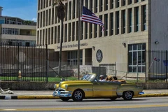 Quang cảnh bên ngoài Đại sứ quán Mỹ tại La Habana, Cuba. (Nguồn: AFP/TTXVN)