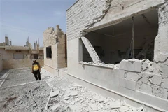 Hiện trường một vụ tấn công nhằm vào cơ sở y tế tại thị trấn Hbeit, tỉnh Idlib, Syria, ngày 30/4/2019. (Ảnh: AFP/TTXVN)