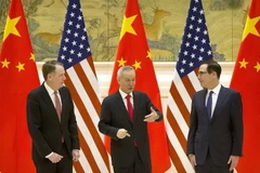 (Từ trái sang): Đại diện Thương mại Mỹ Robert Lighthizer, Phó Thủ tướng Trung Quốc Lưu Hạc và Bộ trưởng Tài chính Mỹ Steven Mnuchin tại vòng đàm phán thương mại cấp cao Mỹ - Trung Quốc ở Bắc Kinh ngày 14/2/2019. (Ảnh: AFP/TTXVN)