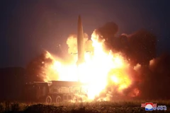 (Ảnh do Hãng thông tấn Trung ương Triều Tiên KCNA đăng phát ngày 7/8/2019): Vụ thử tên lửa chiến thuật thế hệ mới tại một địa điểm ở Triều Tiên, ngày 6/8/2019. (Ảnh: Yonhap/TTXVN)