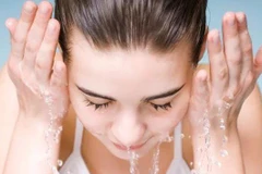 Dầu tẩy trang và nhiều công dụng khác có thể bạn chưa biết