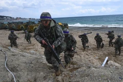 Binh sỹ Hàn Quốc tham gia một cuộc tập trận. (Nguồn: AFP/TTXVN)