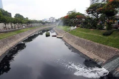 [Video] Kiểm tra nước sông Tô Lịch sau một tháng dùng công nghệ Nhật