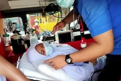 Một học sinh bị ngộ độc. (Nguồn: Bernama)