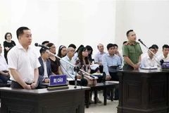 [Video] Thẩm vấn Vũ 'nhôm' về việc thâu tóm nhiều công sản 