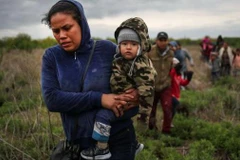 Người di cư đổ về biên giới Mexico-Mỹ. (Nguồn: Reuters)