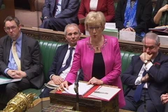 Chủ tịch Hạ viện Anh Andrea Leadsom (giữa) tại phiên họp của Hạ viện ở London. (Ảnh: AFP/TTXVN)