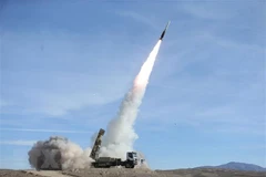 Tên lửa Sayad được phóng từ hệ thống tên lửa Talash trong cuộc diễn tập phòng không của Iran ngày 5/11/2018. (Ảnh: AFP/ TTXVN)