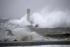Siêu bão Hagibis đổ vào Nhật Bản tối 12/10 đã gây thiệt hại nặng nề về người và của. (Nguồn: english.kyodonews.net)