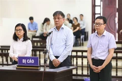 Các bị cáo Vũ Thị Ngọc Lan, Đỗ Văn Khạnh và Nguyễn Tuấn Hùng tại phiên tòa. (Ảnh: Doãn Tấn/TTXVN)