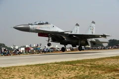 Máy bay Sukhoi Su-30 MKI của Không quân Ấn Độ tham gia diễn tập tại Unnao, Uttar Pradesh, Ấn Độ, ngày 24/10/2017. (Ảnh: AFP/TTXVN)