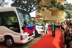 Quà tặng của Nhà nước Việt Nam dành cho ngành giáo dục, đào tạo Campuchia trị giá 1 triệu USD. (Ảnh: Nhóm phóng viên TTXVN tại Campuchia)