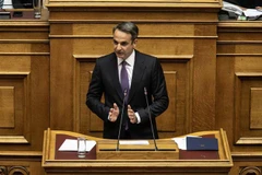 Thủ tướng Hy Lạp Kyriakos Mitsotakis phát biểu tại phiên họp Quốc hội ở thủ đô Athens. (Ảnh: THX/TTXVN)