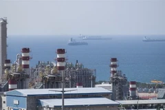 Toàn cảnh một giếng dầu ở cảng biển Asalouyeh, phía Bắc vùng Vịnh Persia, Iran. (Ảnh: Reuters/TTXVN)