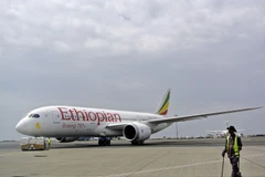 Máy bay Boeing 787 Dreamliner của Hãng hàng không Ethiopian Airlines tại sân bay quốc tế Bole ở Addis Ababa, Ethiopia. (Nguồn: AFP/TTXVN)