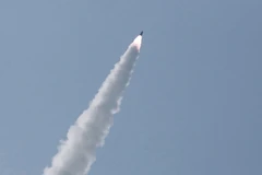 (Ảnh tư liệu, do Hãng thông tấn Trung ương Triều Tiên đăng phát): Một vụ phóng thử vũ khí tại địa điểm không xác định của Triều Tiên ngày 5/5/2019. (Ảnh: AFP/TTXVN)