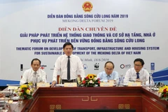 Bộ trưởng Bộ Giao thông Vận tải Nguyễn Văn Thể phát biểu kết luận Diễn đàn. Ảnh: Tiến Lực/TTXVN)