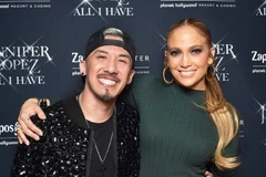 NTK gốc Việt và loạt trang phục không đụng hàng cho dàn sao quốc tế