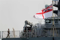 Tàu sân bay HMS Albion của Hải quân Hoàng gia Anh. (Ảnh: AFP/TTXVN)
