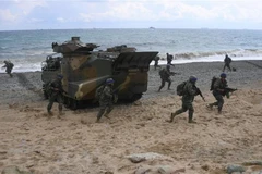 Binh sỹ Hàn Quốc và Mỹ tham gia cuộc tập trận đổ bộ chung tại Pohang, Hàn Quốc ngày 2/4/2017. (Ảnh: AFP/TTXVN)